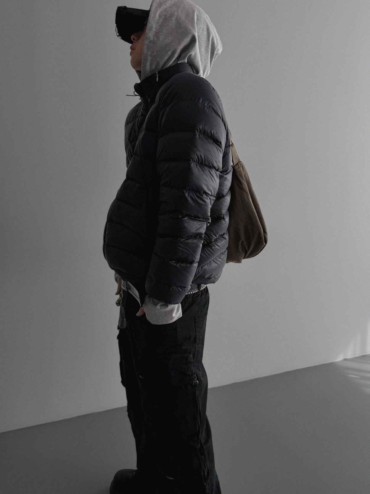 立體褶皺 軟墊 尼龍 單肩 半月流浪包 / 2色 - WHATEVER STUDIO