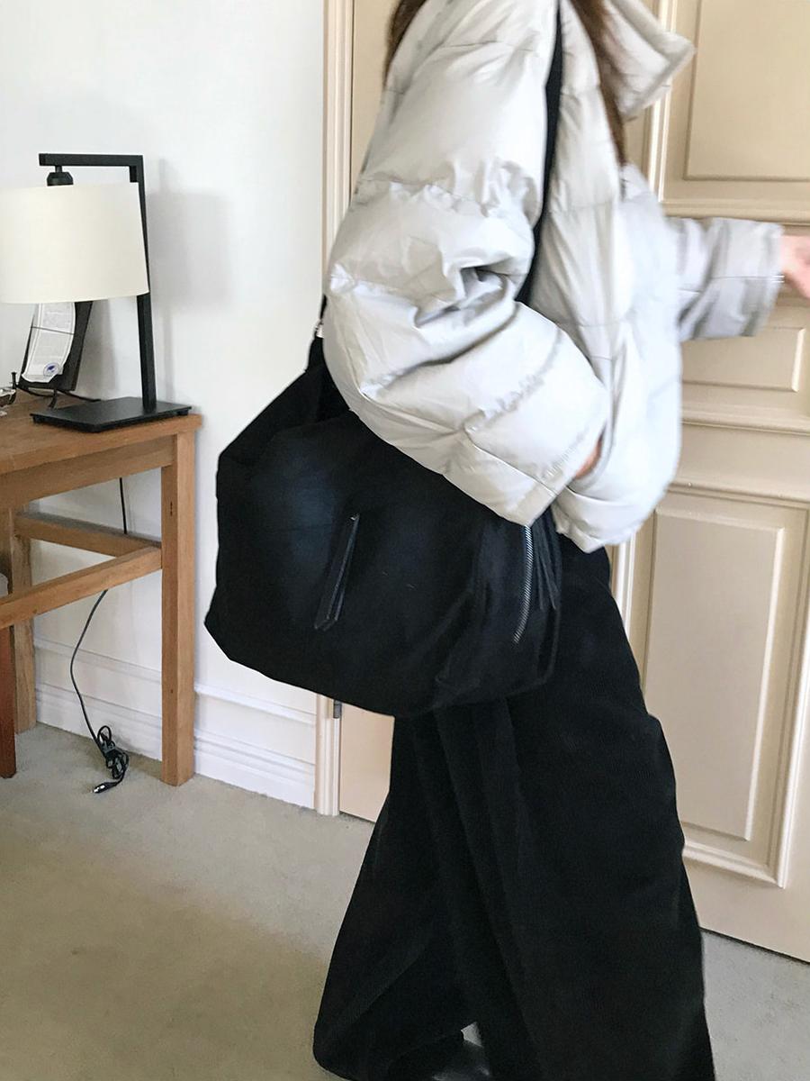 簡約 質感 麂皮 拉鍊 斜背包 / 2色 - WHATEVER