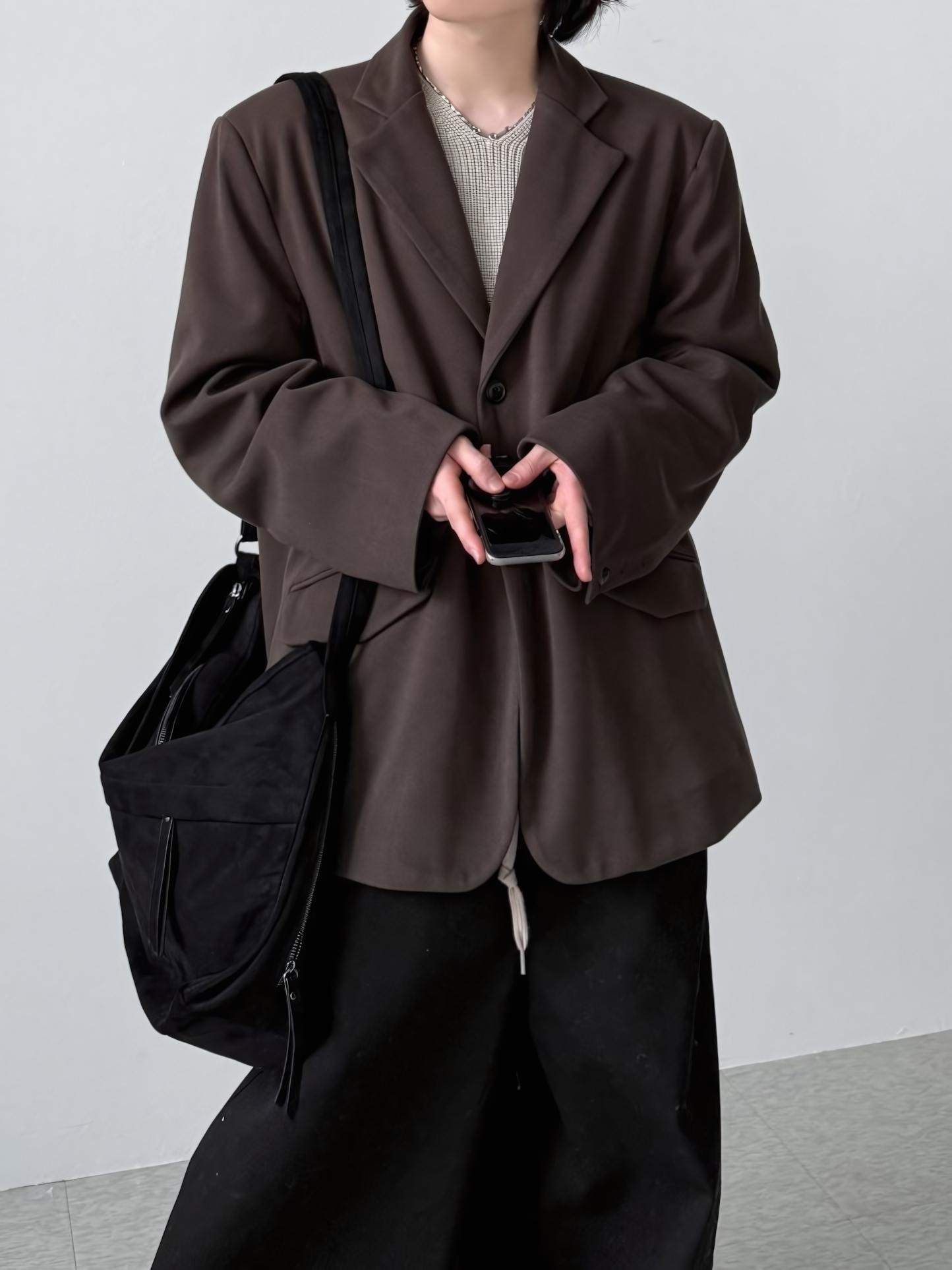 簡約 質感 麂皮 拉鍊 斜背包 / 2色 - WHATEVER