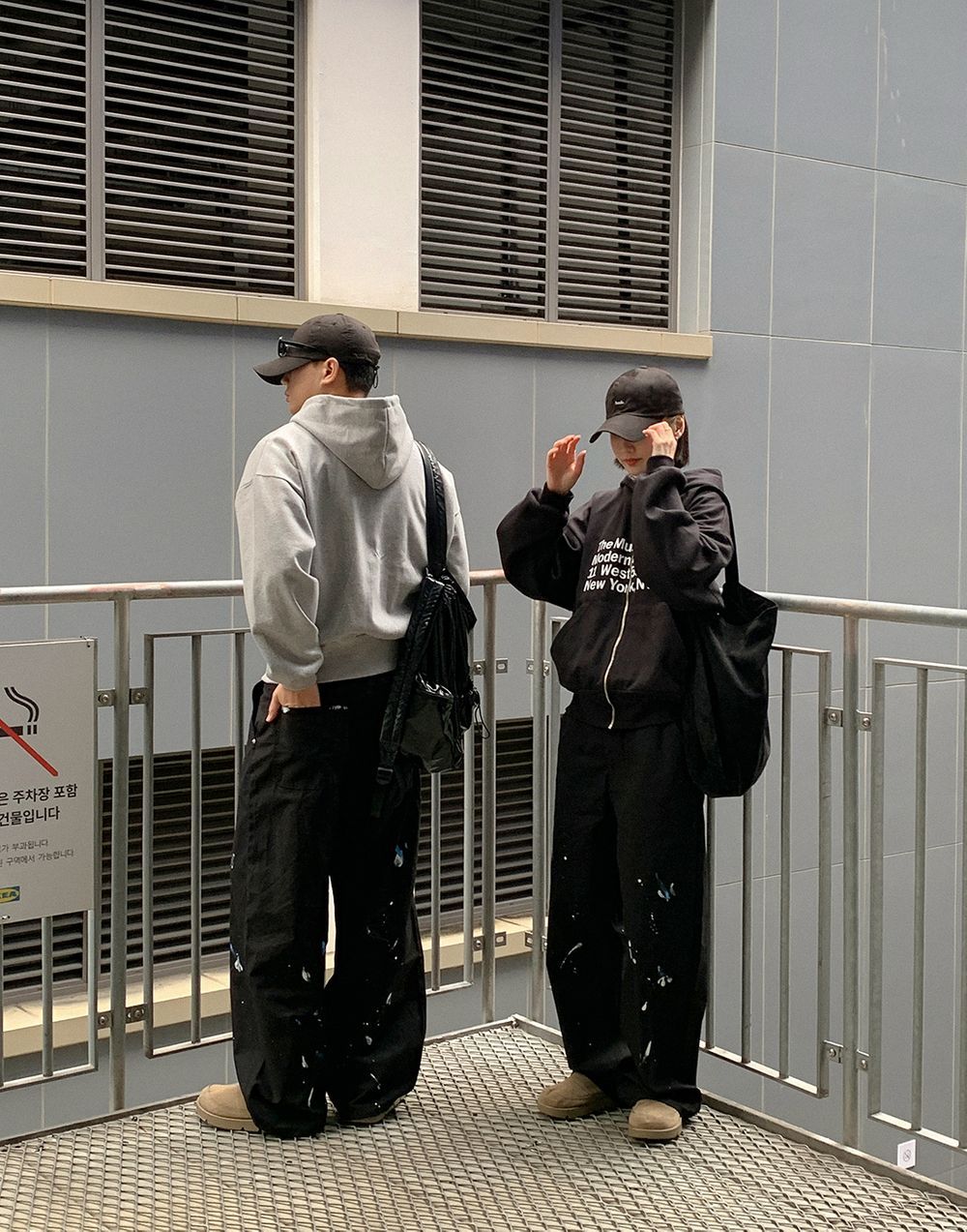 藝術 字母 印花 寬鬆 短版 連帽外套 / 2色 - WHATEVER