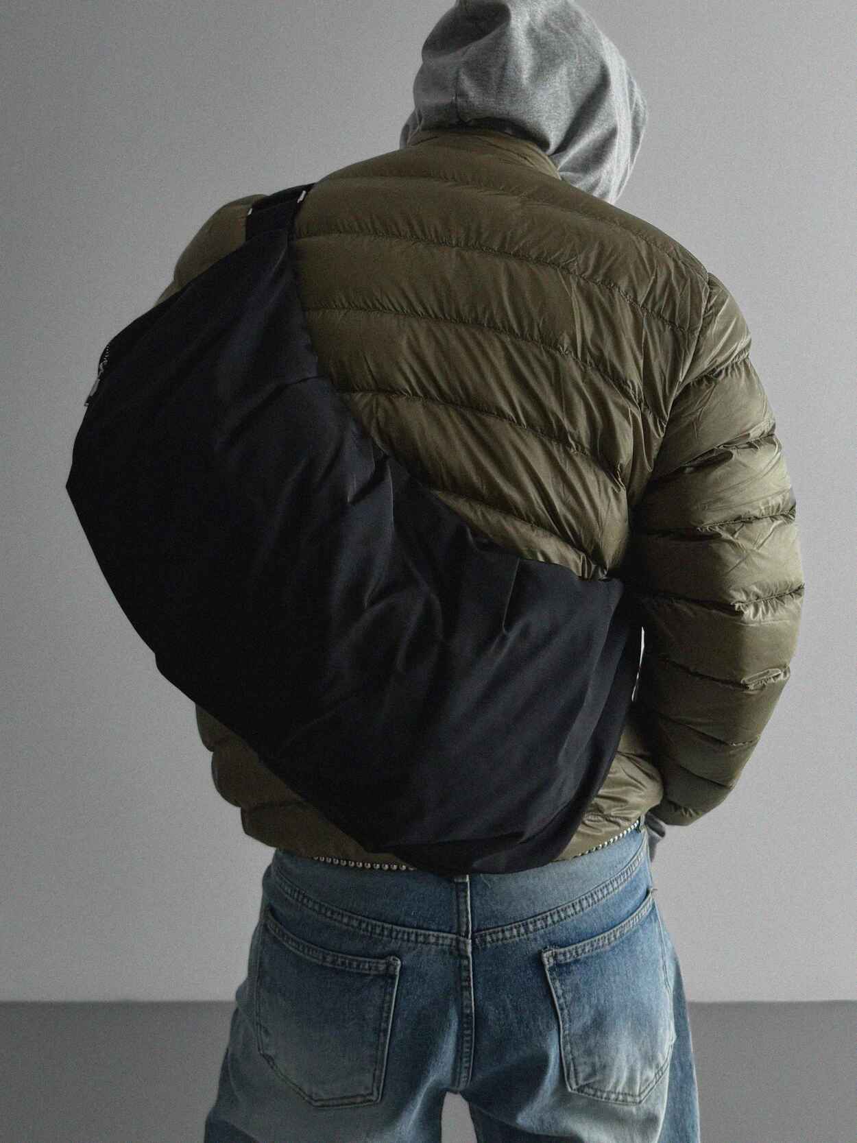 立體褶皺 軟墊 尼龍 單肩 半月流浪包 / 2色 - WHATEVER STUDIO