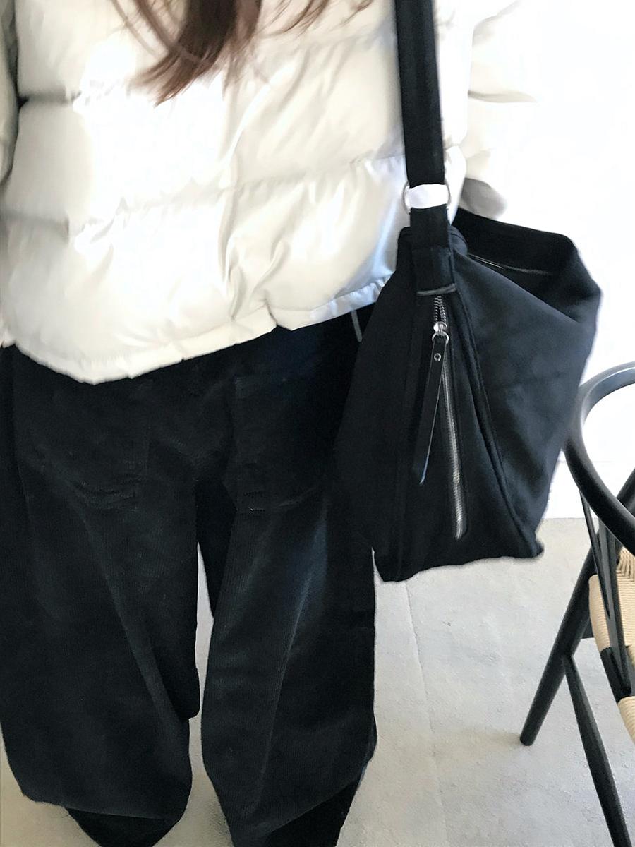 簡約 質感 麂皮 拉鍊 斜背包 / 2色 - WHATEVER