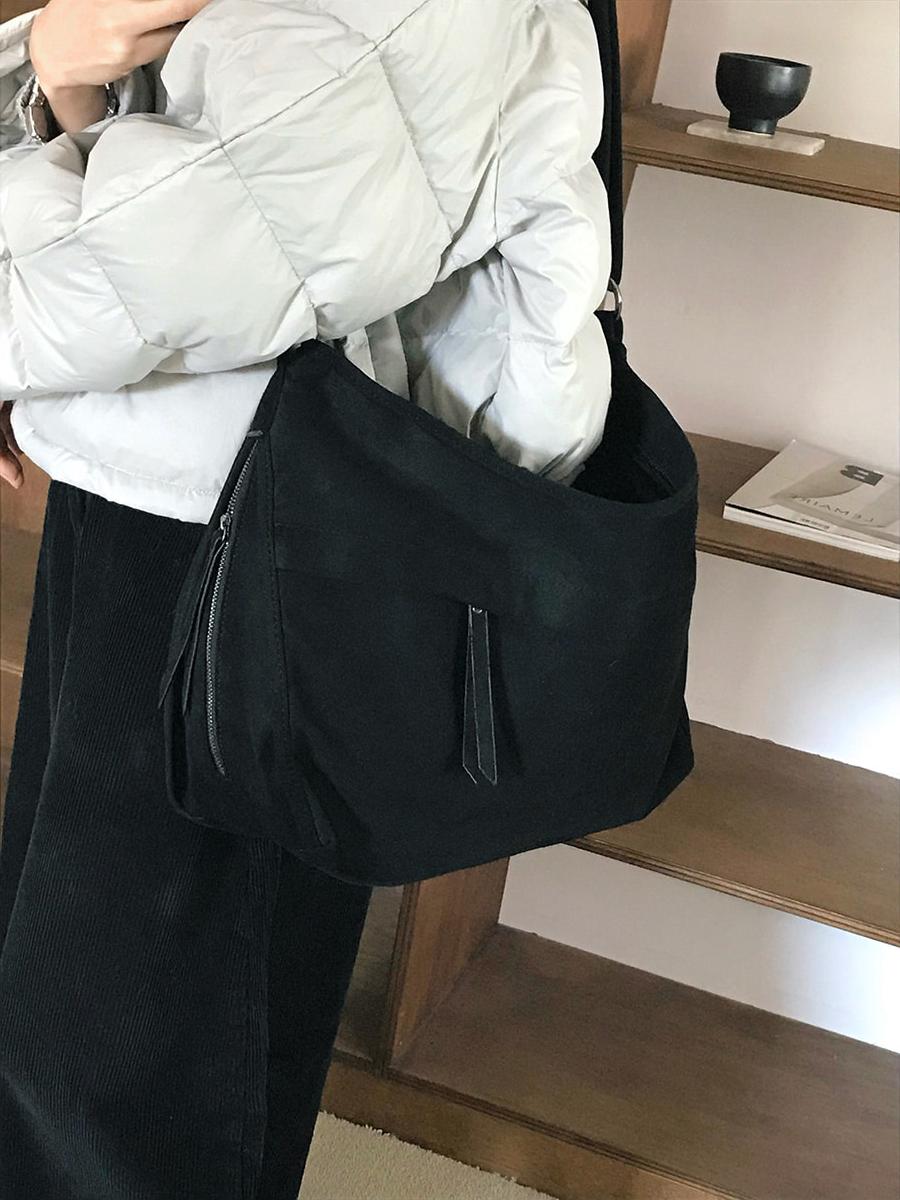 簡約 質感 麂皮 拉鍊 斜背包 / 2色 - WHATEVER