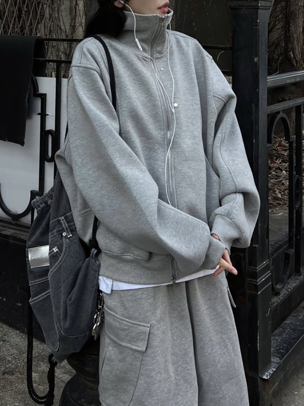 曲線剪裁 鉚釘 高領 外套 / 3色