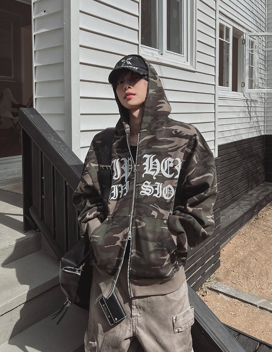 迷彩 哥德字體 雙拉鍊 連帽 外套 / 2色 - WHATEVER