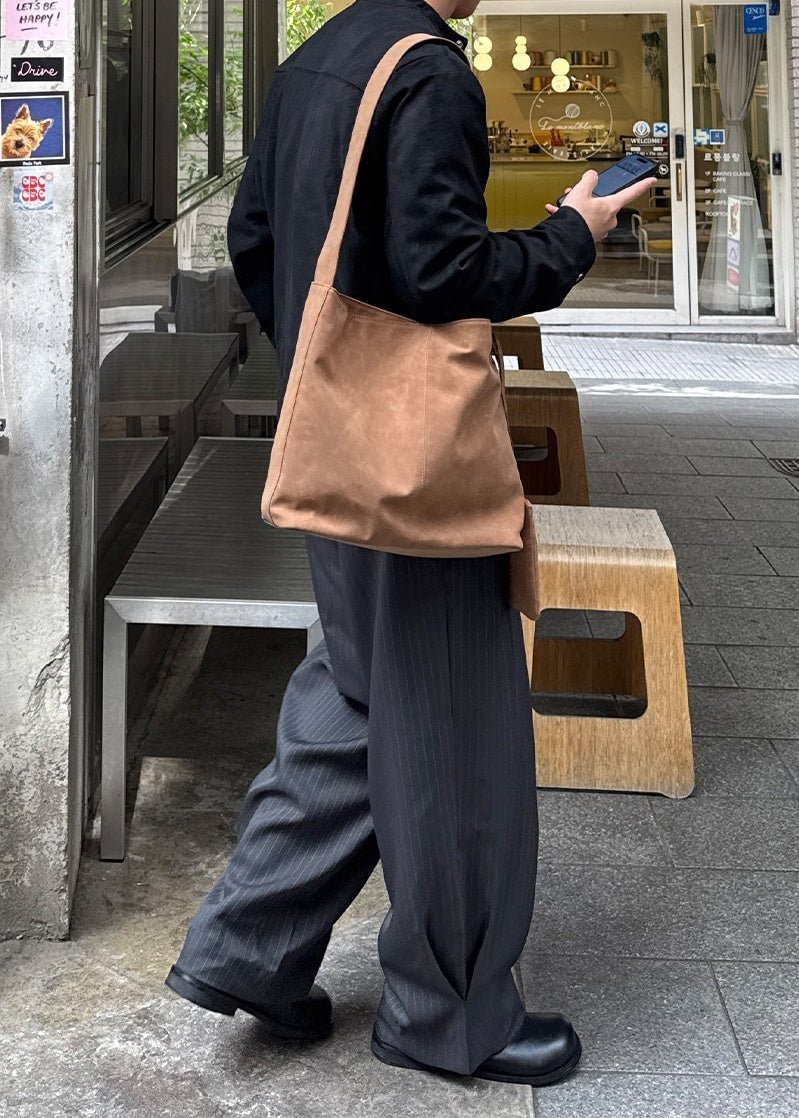 仿舊 質感 磁吸 皮革 寬背帶 斜背包 / 3色 - WHATEVER