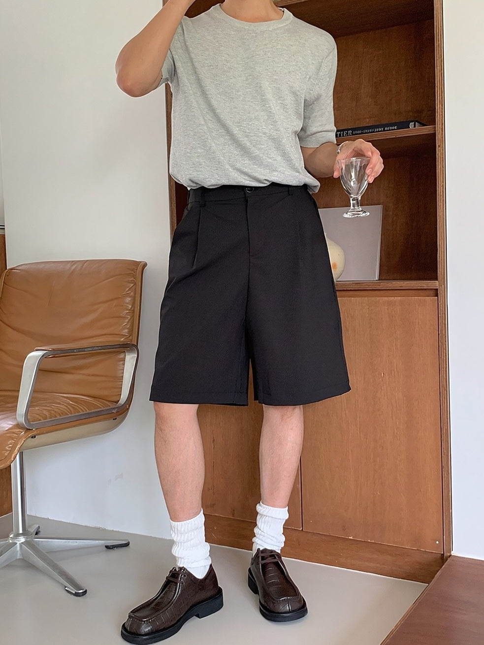 簡約 俐落 百慕達 半鬆緊 西裝 短褲 / 2色【部分現貨】