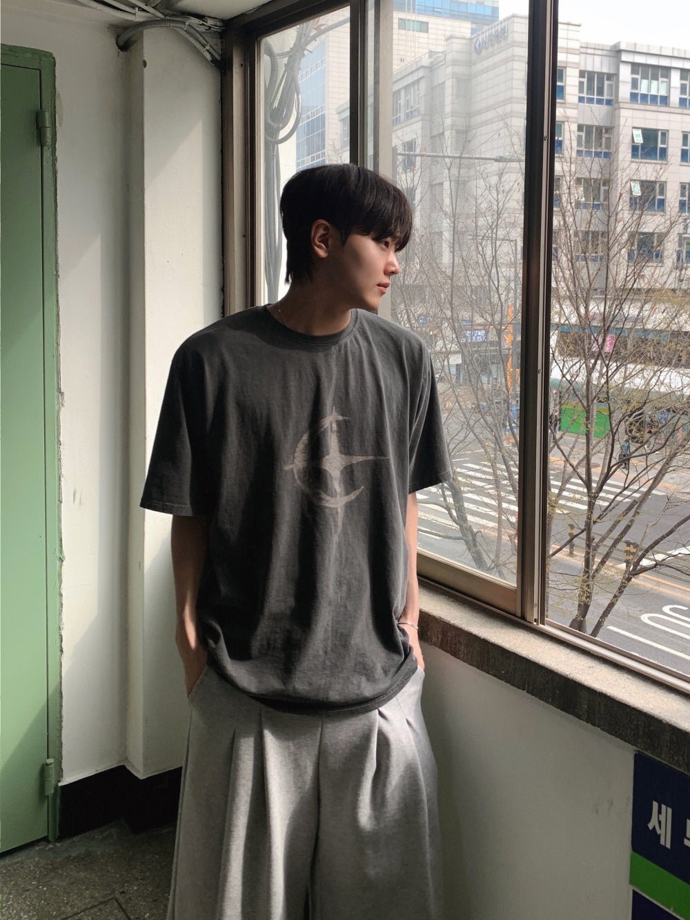 Crescent 月牙圖案 水洗 寬鬆 短袖 T恤 / 2色 - WHATEVER