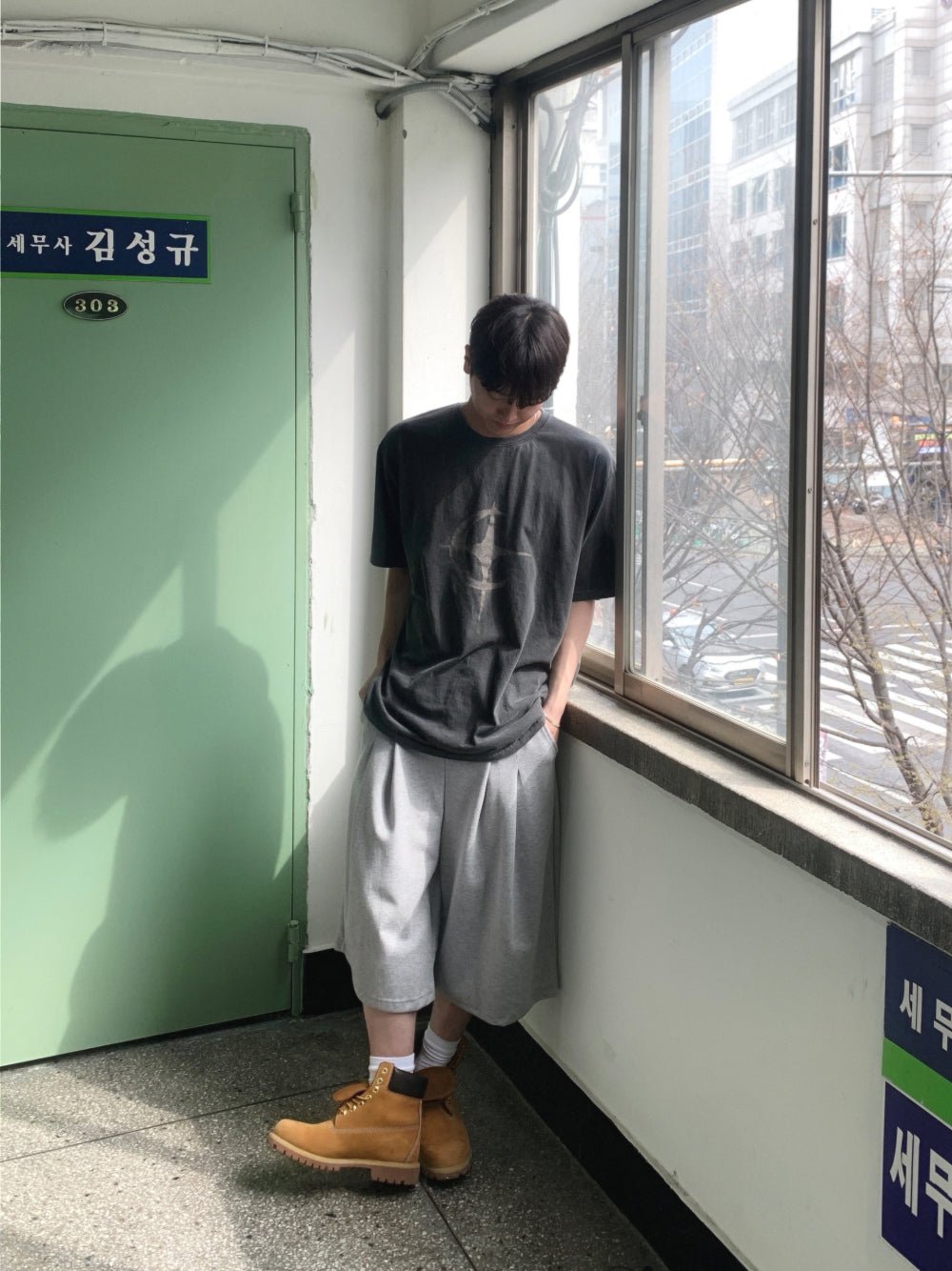 Crescent 月牙圖案 水洗 寬鬆 短袖 T恤 / 2色 - WHATEVER