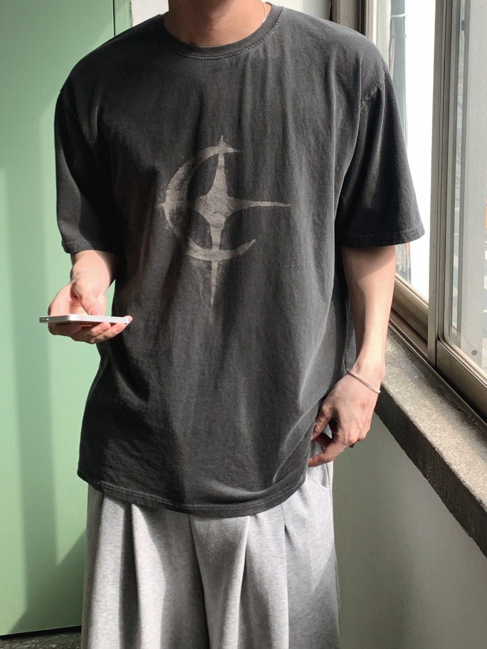 Crescent 月牙圖案 水洗 寬鬆 短袖 T恤 / 2色 - WHATEVER STUDIO