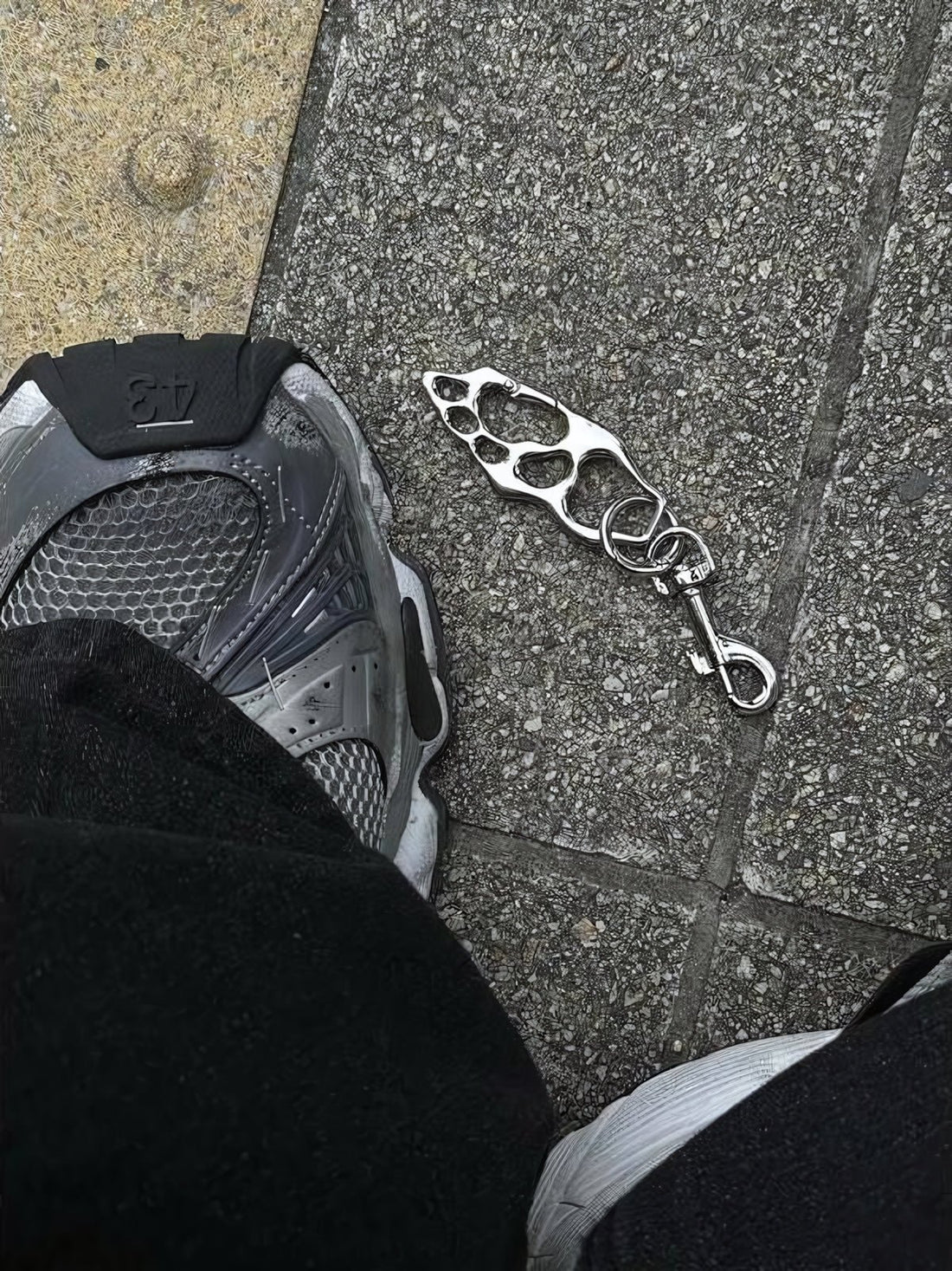 Hollow Skeleton Metal Keychain - WHATEVER