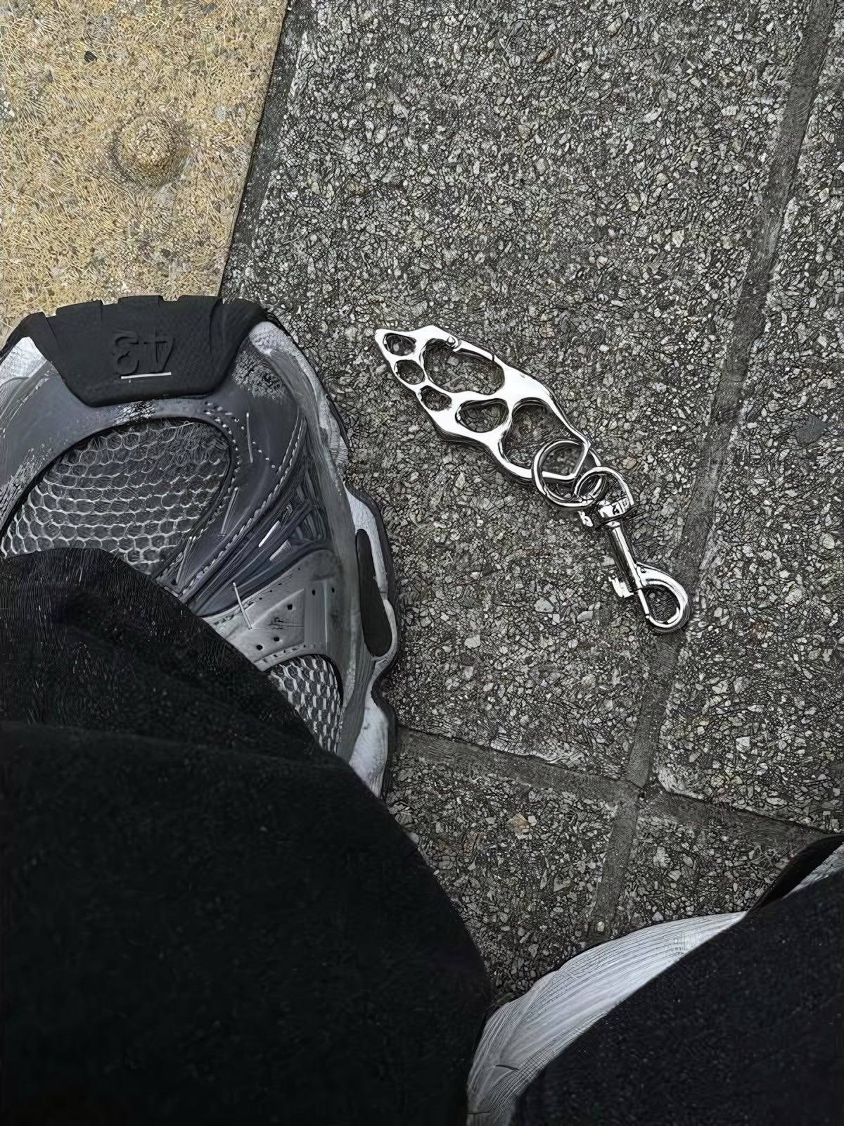 Hollow Skeleton Metal Keychain - WHATEVER