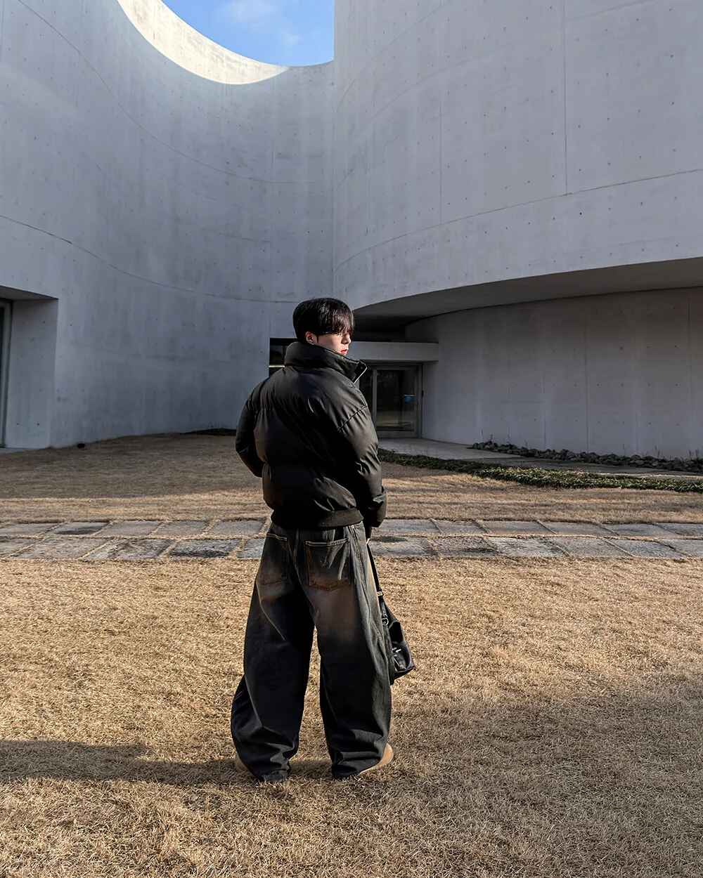 極簡 鉚釘 高領 短版 仿皮 羽絨外套 - WHATEVER