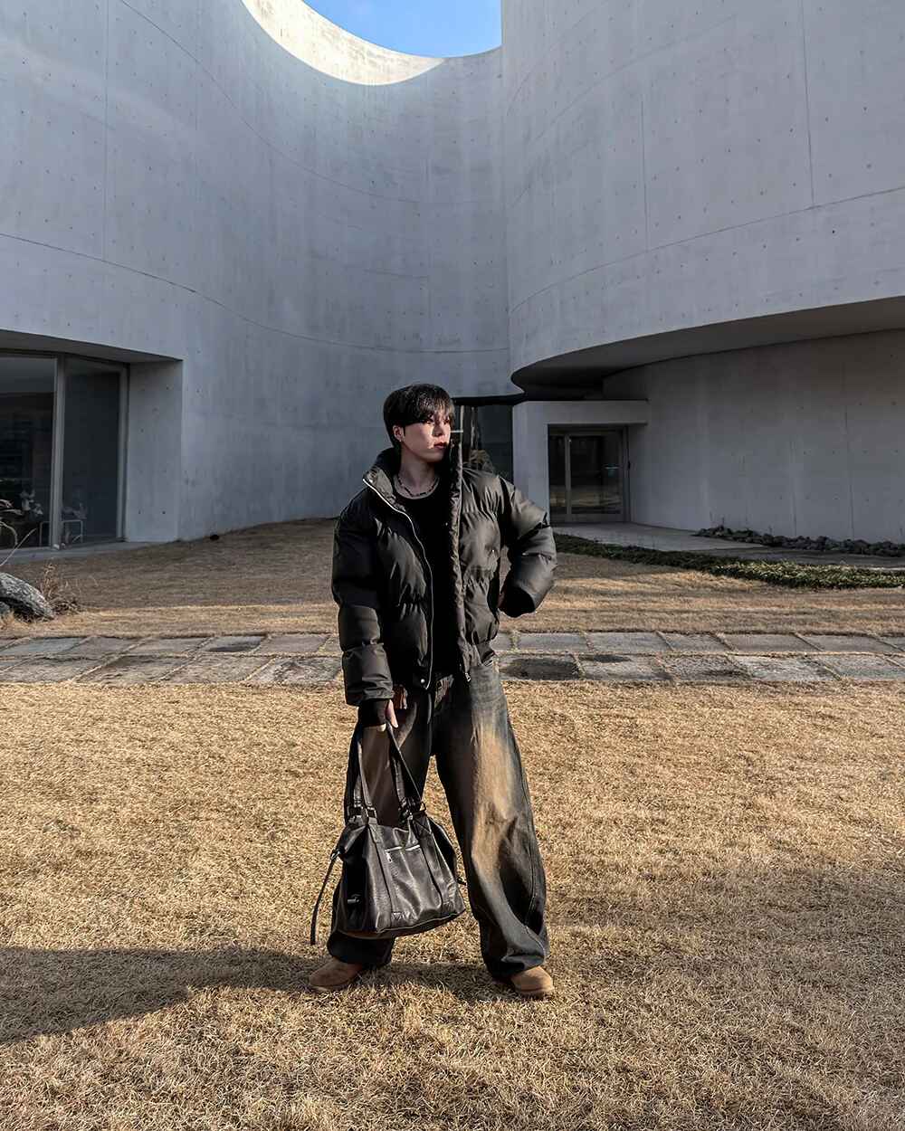 極簡 鉚釘 高領 短版 仿皮 羽絨外套 - WHATEVER