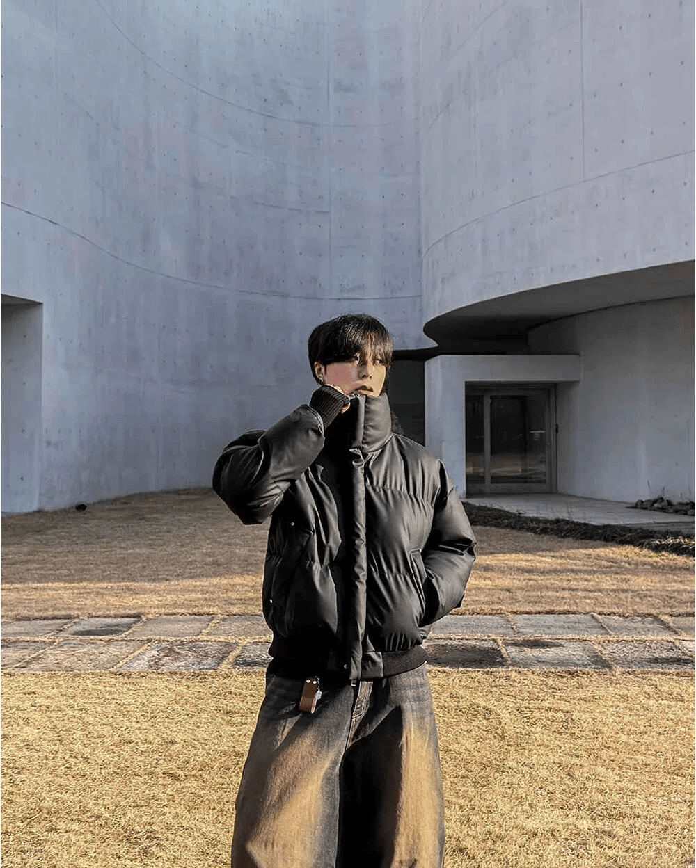 極簡 鉚釘 高領 短版 仿皮 羽絨外套 - WHATEVER